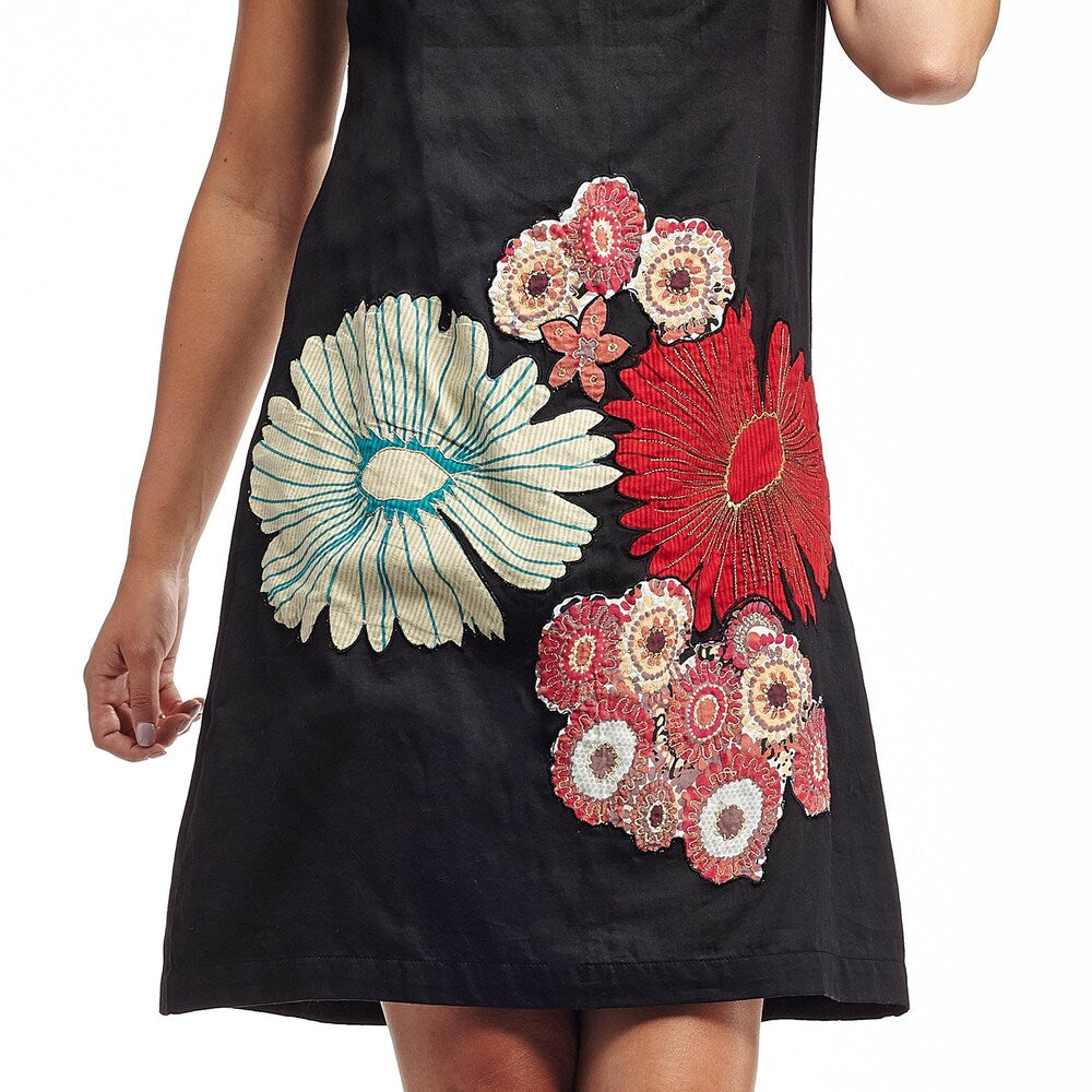 La Cera Women s Appliqued Sleeveless Round Neck Dress